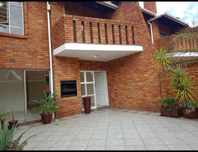 3 BEDROOM APARTMENT FOR SALE IN BEDFORD GARDENS